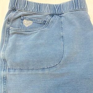 Dream Jeannes by quacker factory Blue Denim capri jeans with Rhinestone Heart 2X